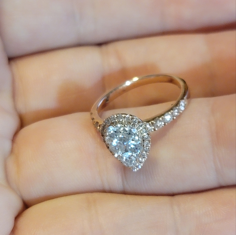 14kt Gold & Diamonds Ring 6.5 - Picture 5 of 12